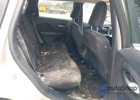 2015 Jeep Cherokee Latitude z USA, uszkodzony, nr VIN 1C4PJMCB3FW768092